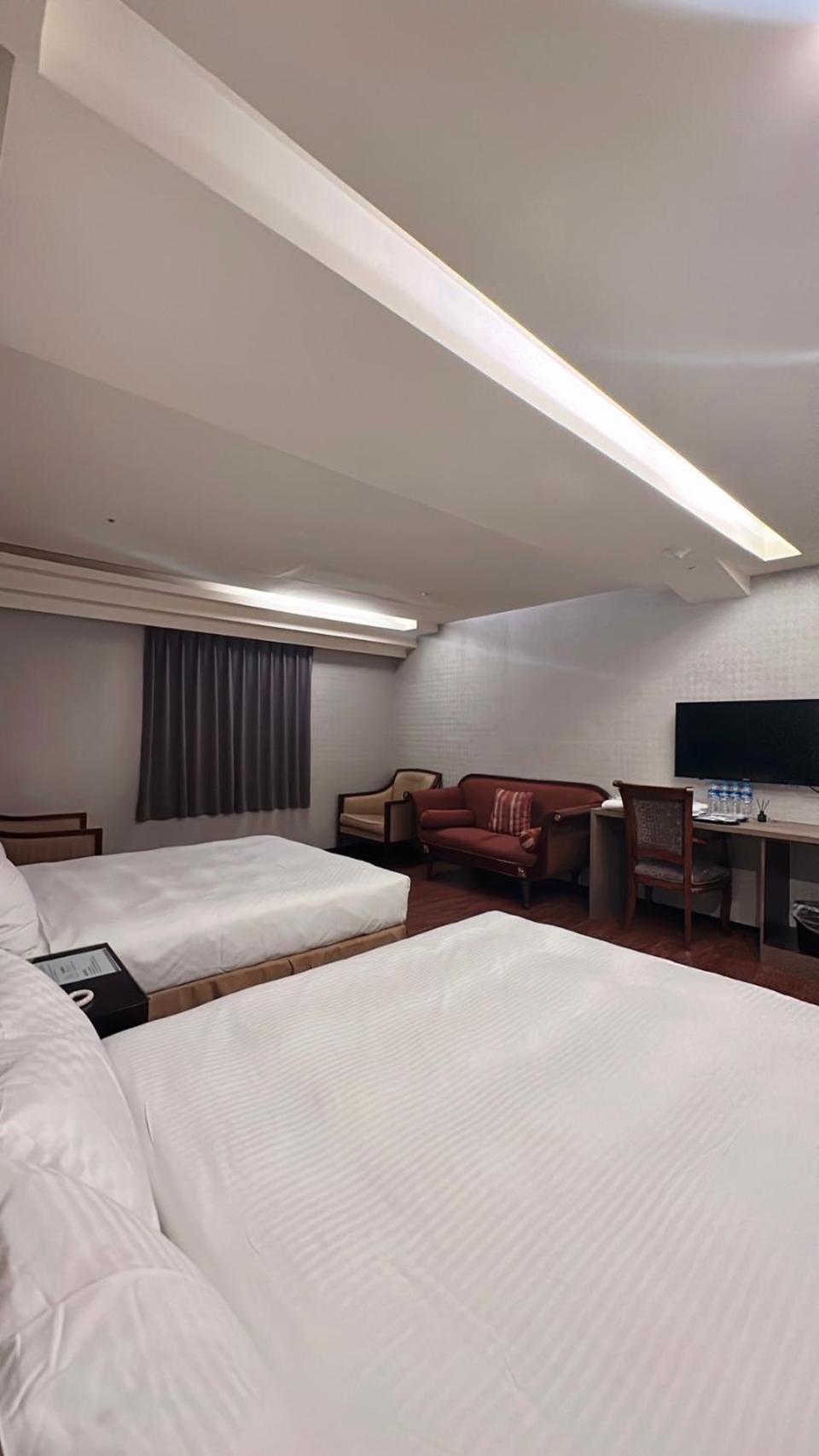 คริสตัล ซิตี้ โฮเทล Hotel จงลี่ ภายนอก รูปภาพ